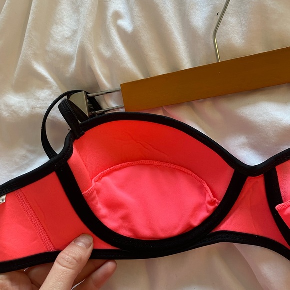 Hot Pink Bikini Set🩷👙 - Picture 3 of 3